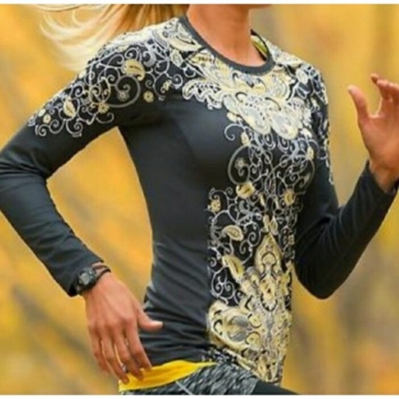 Athleta Tops - Athleta small gray and yellow athletic top